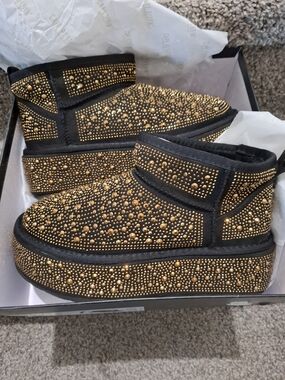 Cape Robbin Black Faux-Fur Lined Boot NWOT